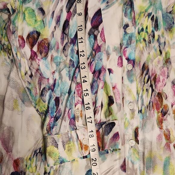 Avenue watercolor button down 3/4 sleeves shirt - Picture 8 of 11
